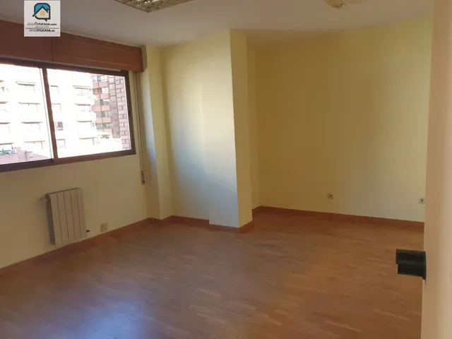 OFICINA MUY LUMINOSA Y GRANDE — 3
