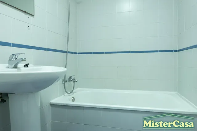 EXCLUSIVA. Zona norte. Ático Dúplex VPO. Terraza-solarium de 52m2. 4 dormitorios, 2 baños. Garaje. — 27