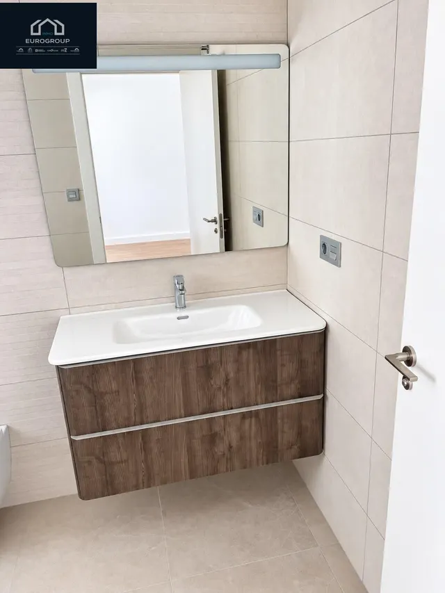 Impresionante chalet en perfecto estado, con 5 dormitorios y 3 baños, piscina privada y garaje con una parcela de 800m en el albir — 24