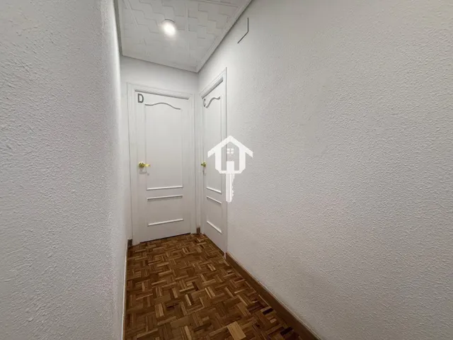 Espectacular piso de 138m2 con 4 habitaciones y ascensor en centro de Alicante — 14