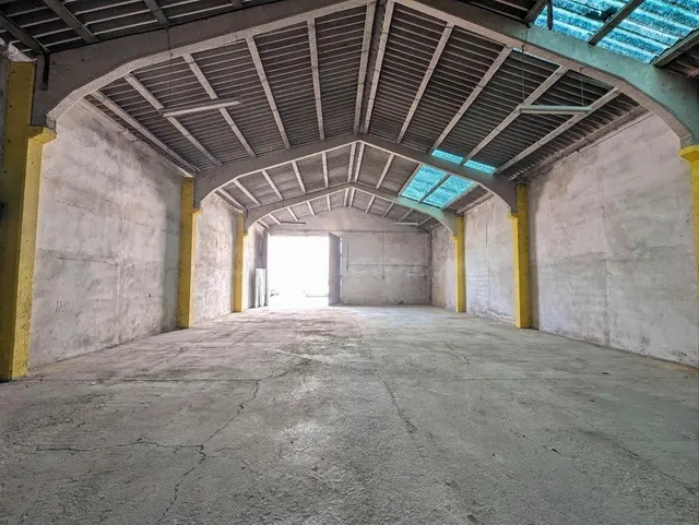NAVE INDUSTRIAL DE 317 M2. EN POLIGONO INDUSTRIAL CARRETERA 