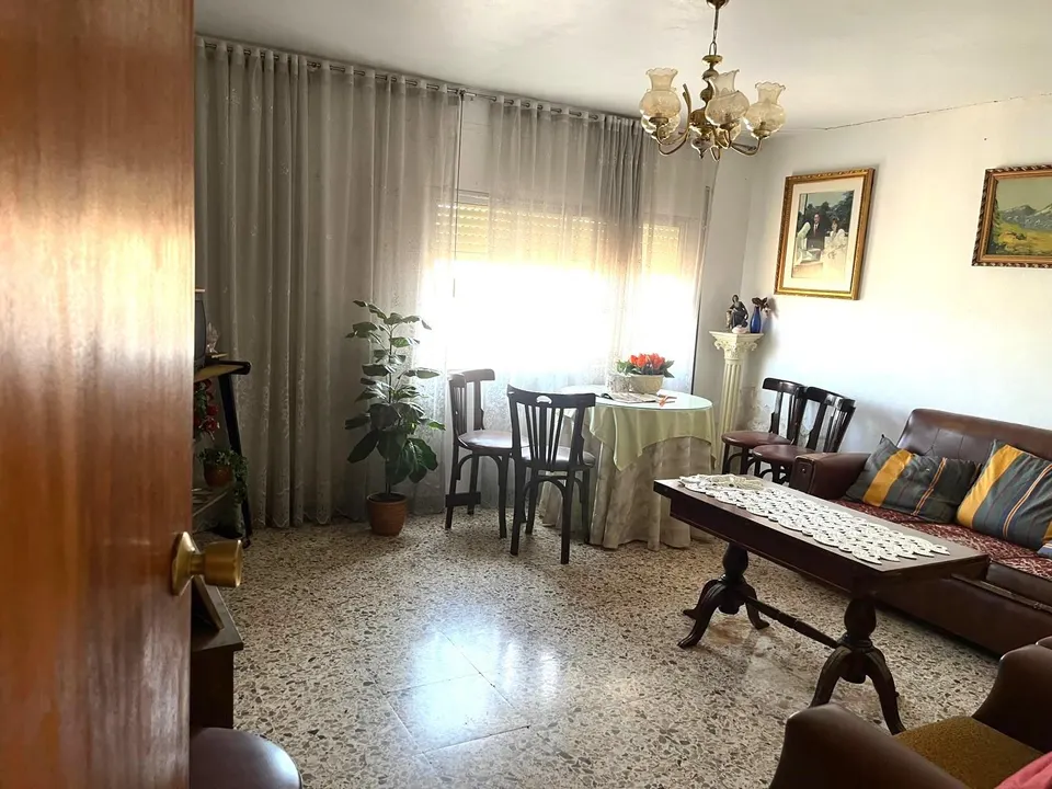 Vivienda en la localidad  Moros, pleno centro de la localidad.