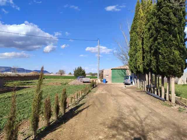 FINCA DE REGADÍO CON POZO PROPIO LEGALIZADO, CONSTRUCCIÓN E 