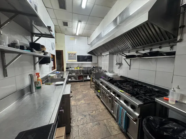 LOCAL COMERCIAL EN FUNCIONAMIENTO EN LOS CASTROS - foto 4