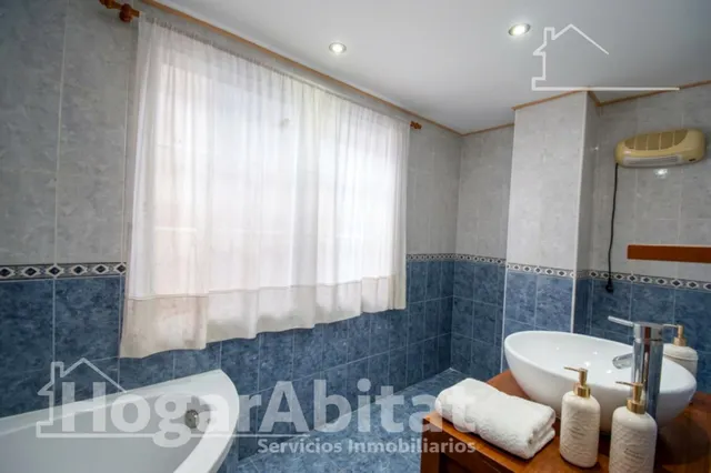 Luz natural y amplitud en este piso esquinero con dos balcones, ascensor y trastero a 100 metros de la playa — 33