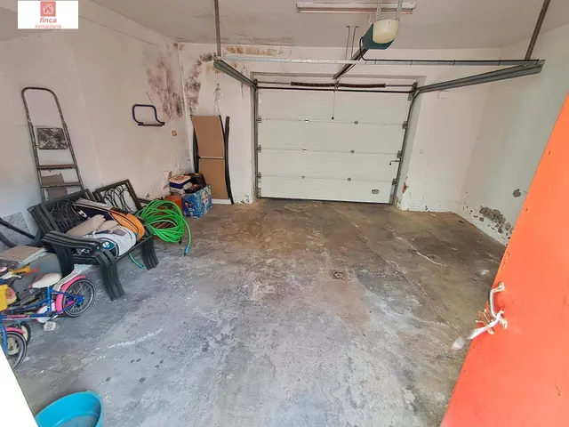 Se vende vivienda doble en Montijo, zona centro, plaza santa clara, a tres calles, con garaje y piscina — 24