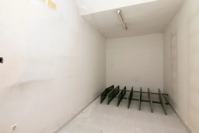 Escpecatcular Casa- Edficicio en el Centro de Baza — 41