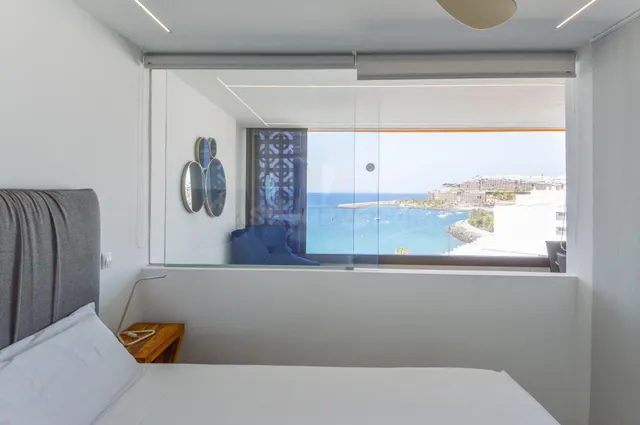 Vistas panorámicas al mar: Joya de diseño reformada en prime - foto 4