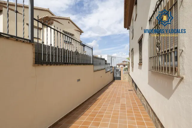 Ático en venta en La Zubia — 25