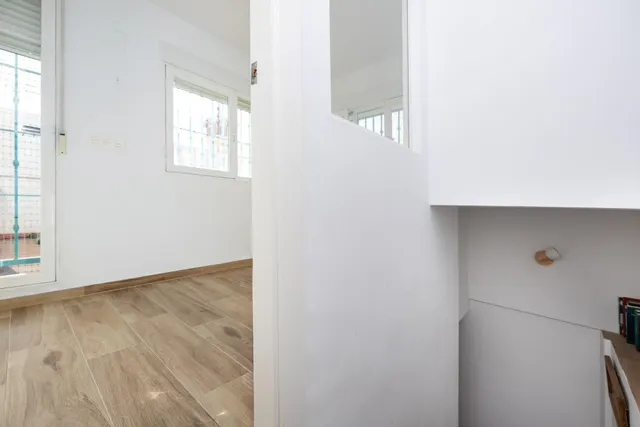 ¡Tu hogar soñado te espera en esta espectacular casa reformada! — 26