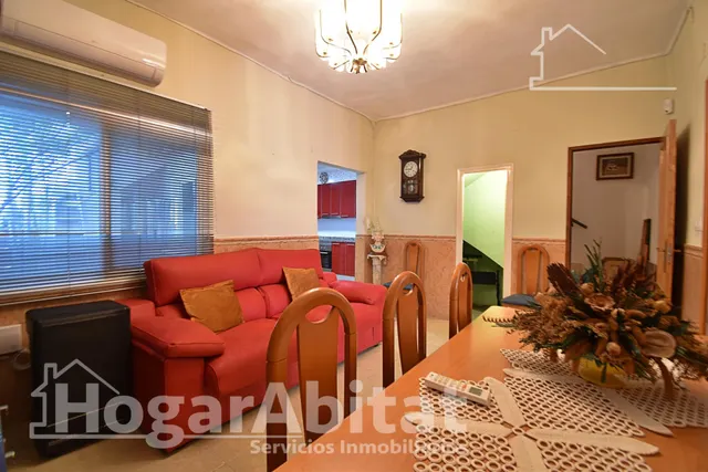 CASA CON TERRAZA Y VISTAS DESPEJADAS A LA MONTAÑA — 37