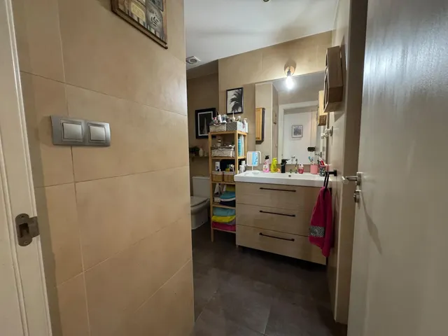 Luminoso piso con balcón y ascensor en Viladecans — 15