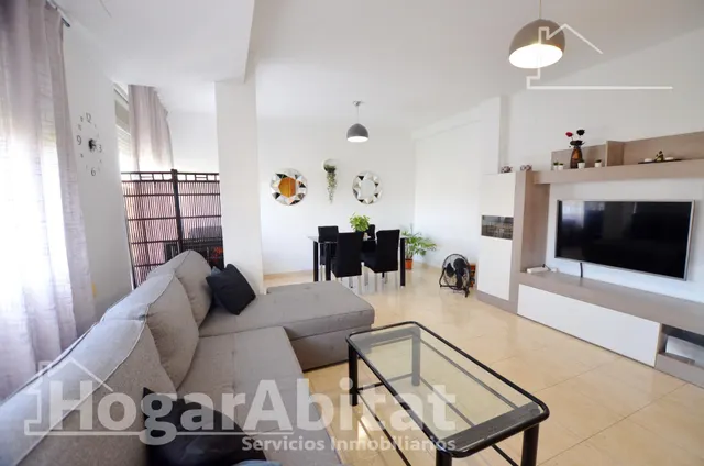 ¡En buena zona! Amplio, moderno y esquinero con gran balcón de buenas vistas — 25