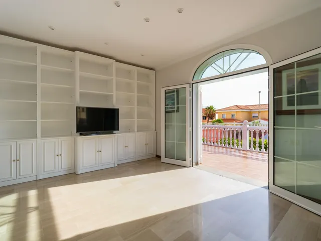 Chalet independiente con jardín y piscina privada en La Garita precio negociable — 15