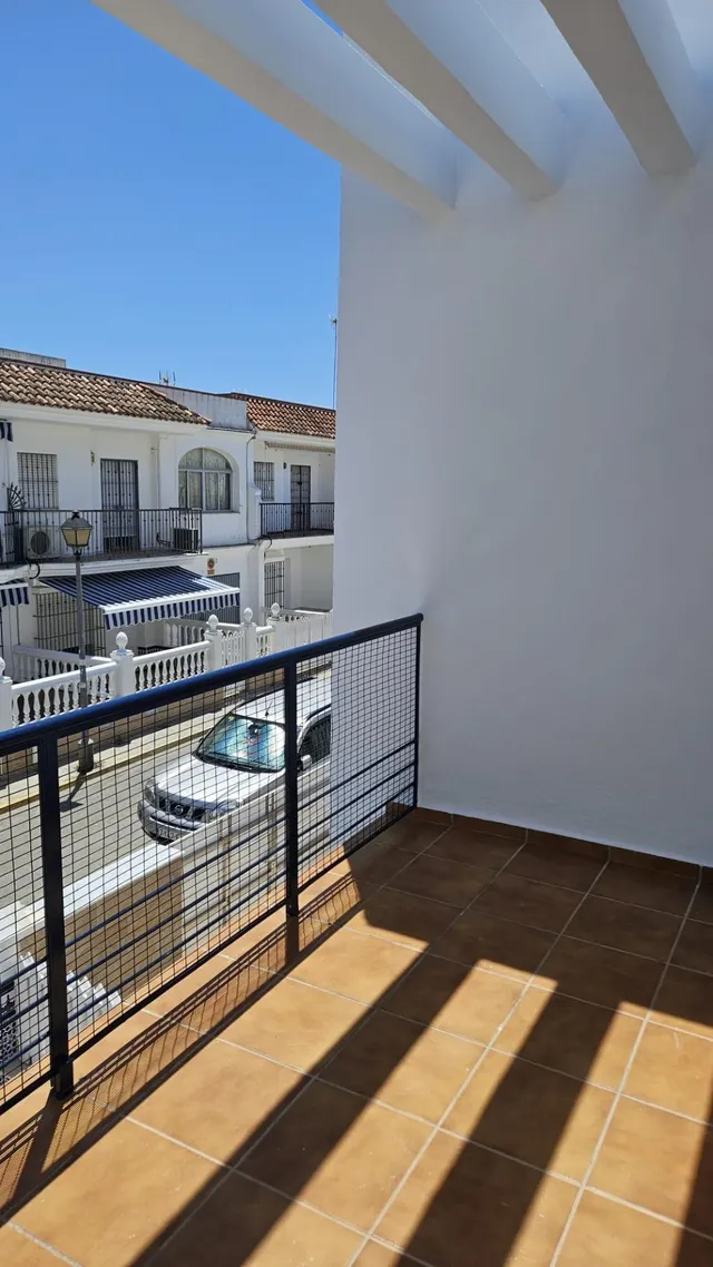 Casa adosada de 4 dormitorios con gran porche, patio y terraza en el centro de Chipiona — 23