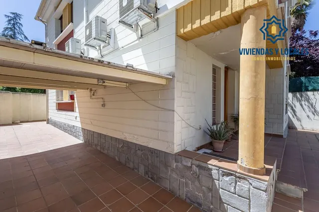Chalet Exclusivo en Camino Bajo de Huétor — 33
