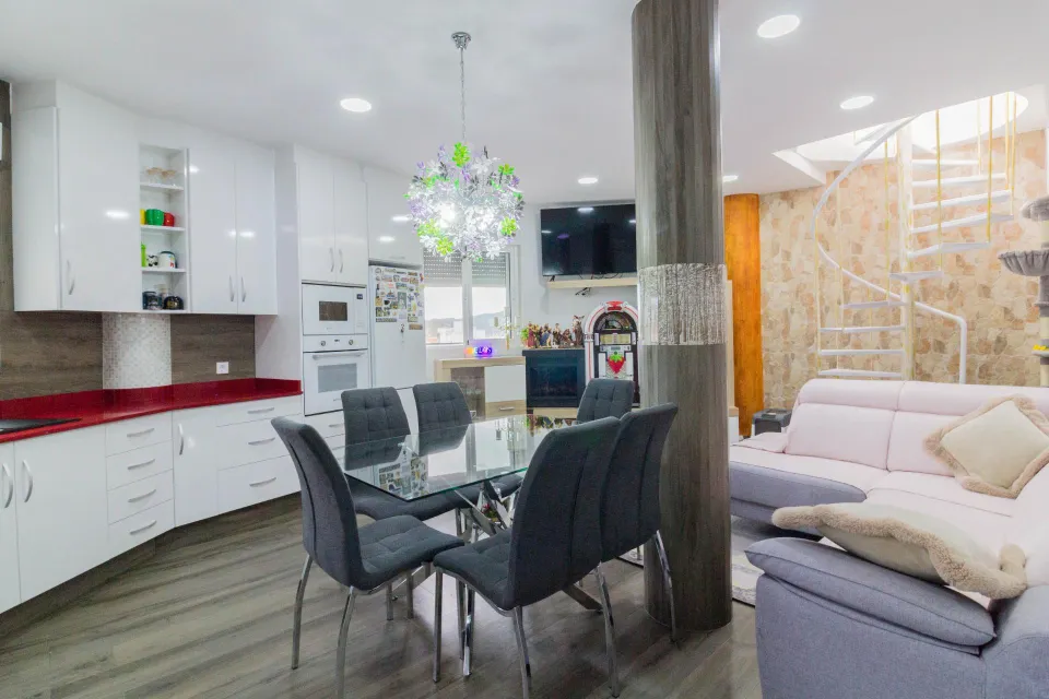 VIVIENDA CON NEGOCIO EN ABANILLA.