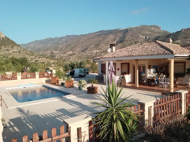Encantadora Villa en Relleu con Vistas a la Montaña y Máxima Privacidad — 11