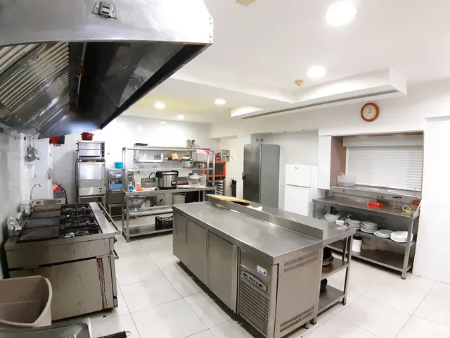 Amplio Local Comercial de 600 m2 en Ubicación Estratégica de Calahonda Baja — 17