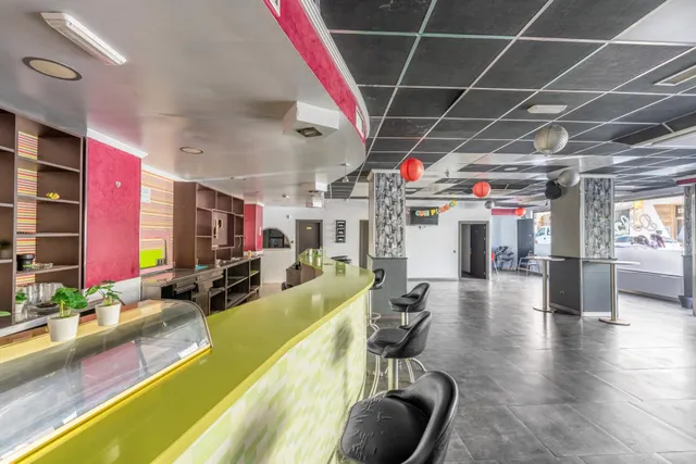 Se Vende Local Comercial Bar-Cafetería Calle Almería 9 — 21