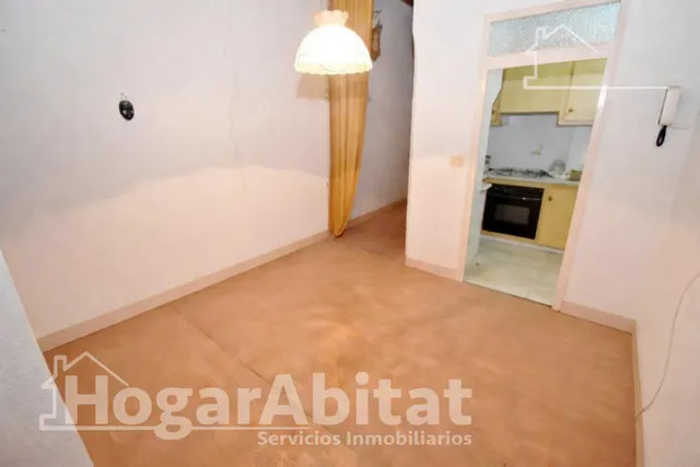 Extraordinaria finca con local comercial y múltiples posibilidades de reconversión a reformar en pleno centro — 13