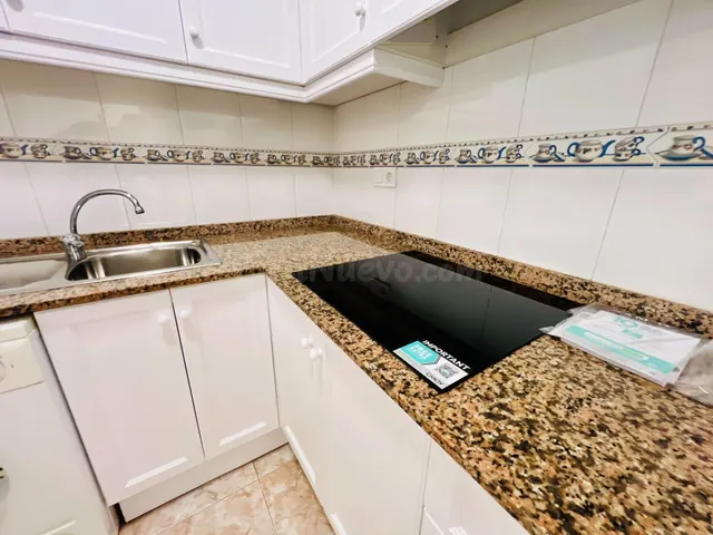 Fabuloso apartamento semi reformado con piscina comunitaria a unos pasos del colegio — 4