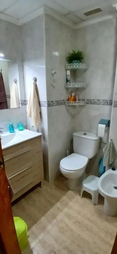Apartamento céntrico en Torrevieja: 2 hab, 1 baño y solárium — 6