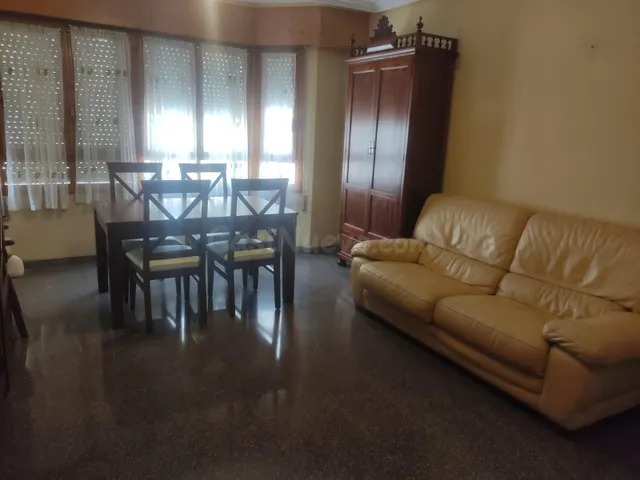 VIVIENDA DE 4 DORMITORIO Y AMPLIO PATIO EN CALLE ANICETO COL - foto 3