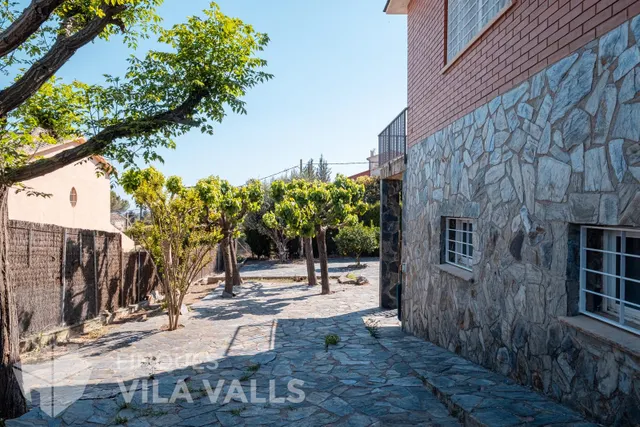 Casa a quatre vents amb gran terrassa i garatge per a 2 cotxes — 40