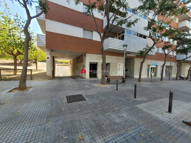 Local de 120 m2 delante de la zona educacional Sescelades - foto 2