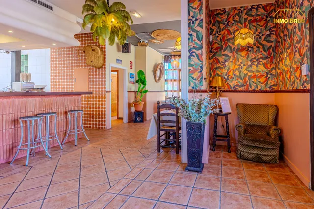 “Restaurante con licencia en 1.993 m2 de parcela y potencial para 3 viviendas en Hita” — 18