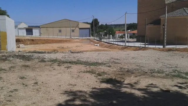 PARCELAS URBANAS EN EL CENTRO DE FUENSANTA — 2