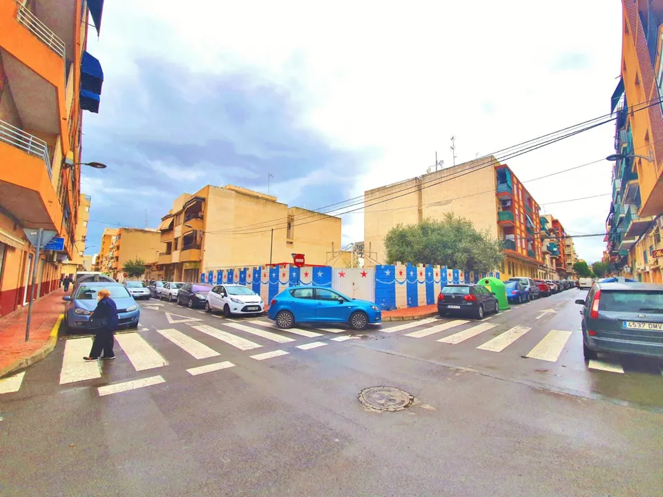 Magnifico solar EN ESQUINA en Calle Labradores esquina Calle Capitán Torregrosa. Oportunidad
