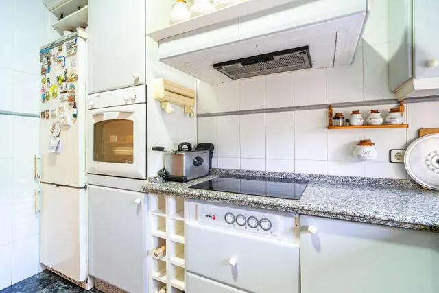 Chalet independiente con piscina privada, amplio jardín y 6 dormitorios en Bollullos de la Mitación — 11