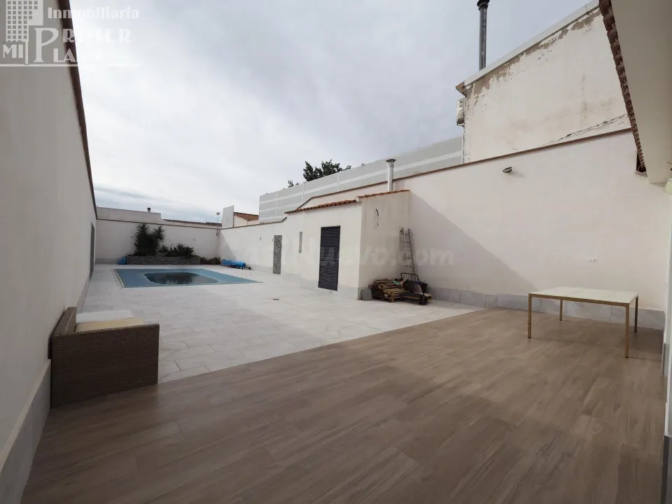 Espectacular Casa Tipo Chalet con Piscina Privada en Tomelloso