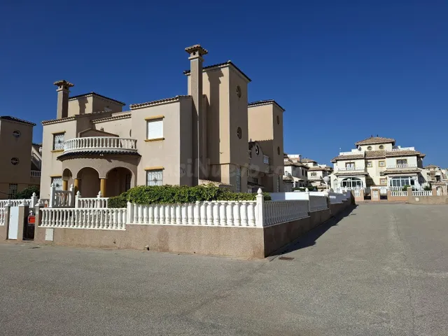 CHALET ADOSADO EN LOMAS DE CABO ROIG ( ORIHUELA COSTA ) - foto 4