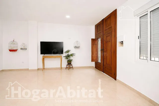 MAGNÍFICA CASA LUMINOSA CON DOS BALCONES Y GRAN TERRAZA - foto 2