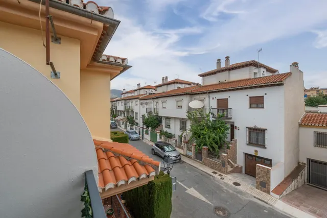 Encantadora Casa Reformada en Ogijares con Vistas y Espacios para Disfrutar — 34