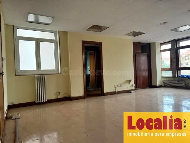 Excepcional local para oficinas en Santander. — 17