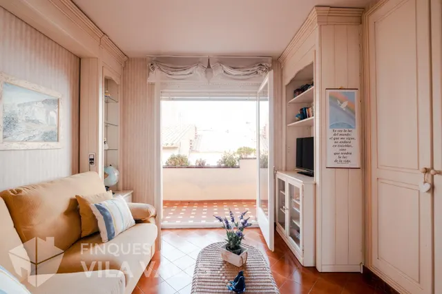 Casa con garaje para 5 coches, 2 terrazas y amplios espacios familiares — 25