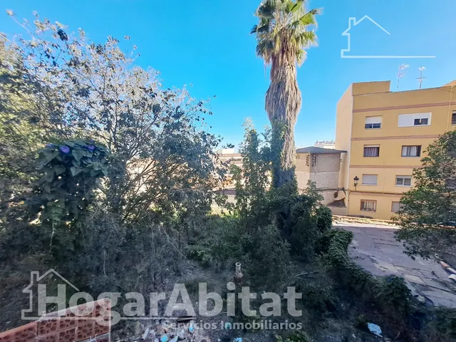 AMPLIA CASA CON 2 TERRAZAS PARA REFORMAR EN EL CENTRO — 39