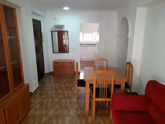 SE VENDE PISO EN LA ZONA DE LAS 512