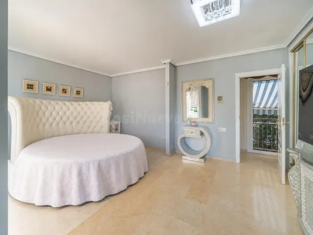 Villa exclusiva de 419 m2 con piscina privada a 200 m del mar en Torre la Mata — 4