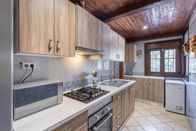 Chalet independiente con pozo propio y placas solares — 6