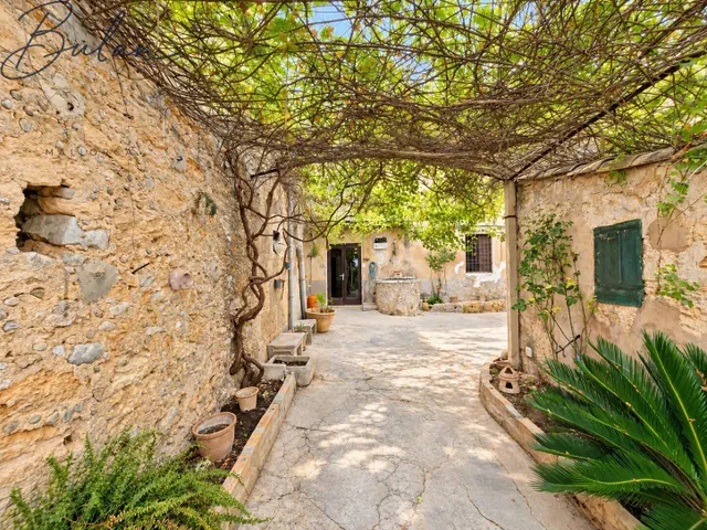Casa señorial a reformar con bodegas, gran patio y garaje en Consell — 39