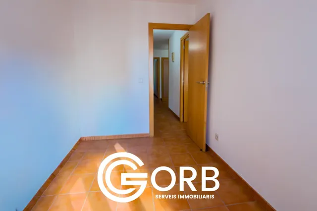 Amplio piso con vistas al mar, 4 habitaciones, ascensor y parking incluido en ronda rocablanca — 18