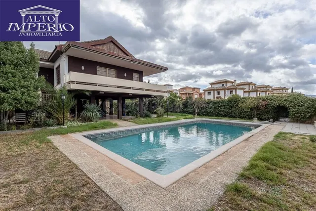Gran casa con parcela y piscina en Cájar - foto 3