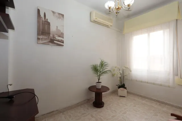 Piso en venta junto a calle Ángel Bruna de 110 m2, 3 dormitorios, baño y aseo, balcon y terraza acristalada — 29