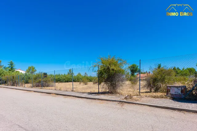 Gran Terreno Urbano ¡Tu Refugio a Solo 1 Hora de Madrid! - foto 4