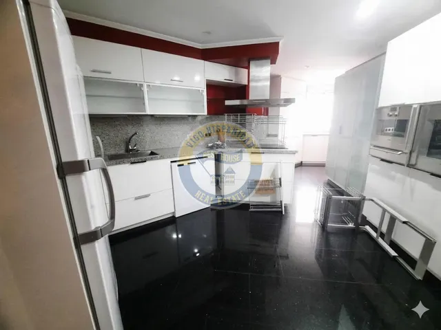 PISAZO DE LUJO CON GARAJE EN ROSALÍA DE CASTRO – VIGO — 14